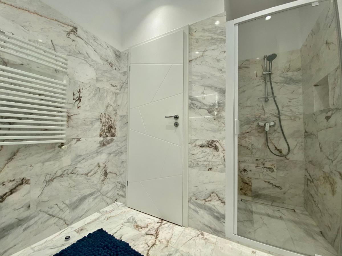 Valy Apartments Summerland Mamaia Esterno foto